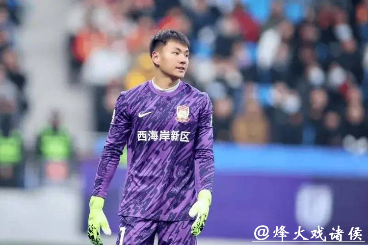 李昊表现这么好,现在难受的除了对手乌兹别克斯坦外,应该还有申花吧…… 李昊表现这么好,现在难受的除了对手乌兹别克斯坦外,应该还有申花吧……